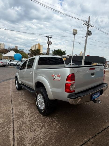 TOYOTA Hilux Caminhonete 3.0 4P 4X4 DIESEL CABINE DUPLA, Foto 5