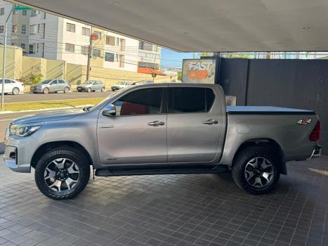 TOYOTA Hilux Caminhonete 2.8 4P SRX 4X4 TURBO DIESEL AUTOMÁTICO, Foto 4
