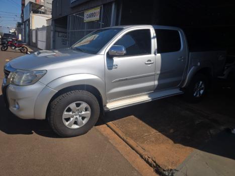 TOYOTA Hilux Caminhonete 3.0 16V 4P 4X4 SRV TURBO DIESEL CABINE DUPLA AUTOMÁTICO, Foto 1