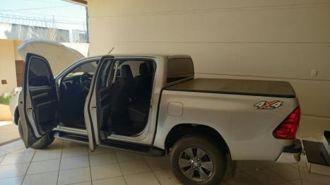 TOYOTA Hilux Caminhonete 2.7 16V 4P SRV CABINE DUPLA, Foto 2