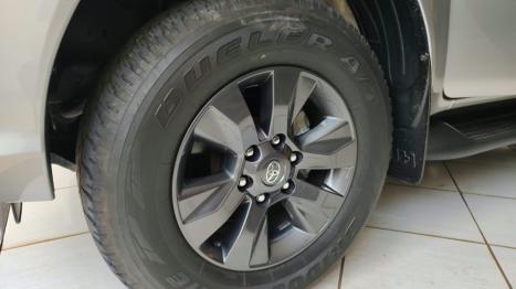TOYOTA Hilux Caminhonete 2.7 16V 4P SRV CABINE DUPLA, Foto 10