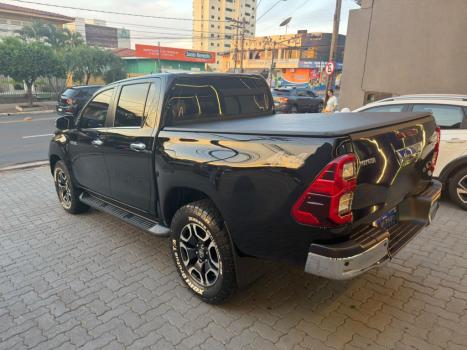 TOYOTA Hilux Caminhonete 2.8 16V SRX 4X4 TURBO DIESEL CABINE DUPLA AUTOMÁTICO, Foto 4