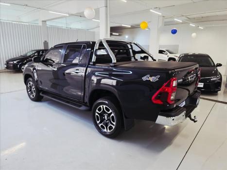 TOYOTA Hilux Caminhonete 2.8 16V SRV 4X4 DIESEL CABINE DUPLA AUTOMÁTICO, Foto 9