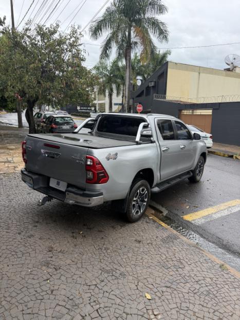 TOYOTA Hilux Caminhonete 2.8 16V SRX 4X4 DIESEL CABINE DUPLA AUTOMÁTICO, Foto 16