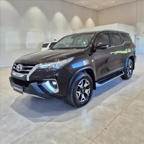 TOYOTA Hilux Caminhonete 2.8 4P 4X4 DIESEL CABINE DUPLA, Foto 3