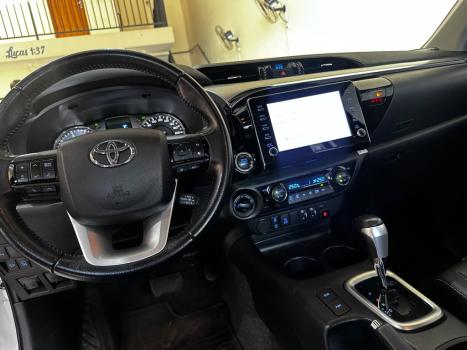 TOYOTA Hilux Caminhonete 2.8 16V SRX 4X4 TURBO DIESEL CABINE DUPLA AUTOMÁTICO, Foto 4