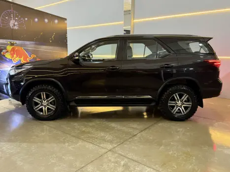 TOYOTA Hilux SW4 2.7 16V 4P FLEX SR 7 LUGARES AUTOMTICO, Foto 6