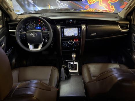 TOYOTA Hilux SW4 2.7 16V 4P FLEX SR 7 LUGARES AUTOMTICO, Foto 12