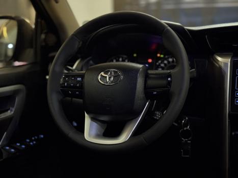 TOYOTA Hilux SW4 2.7 16V 4P FLEX SR 7 LUGARES AUTOMTICO, Foto 16