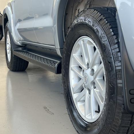 TOYOTA Hilux SW4 2.7 16V 4P SR AUTOMÁTICO, Foto 8 TOYOTA Hilux SW4 2.7 16V 4P SR AUTOMÁTICO, Foto 8