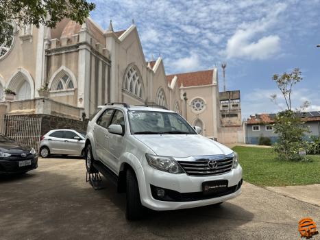 TOYOTA Hilux SW4 2.7 16V 4P FLEX SR 7 LUGARES AUTOMÁTICO, Foto 2 TOYOTA Hilux SW4 2.7 16V 4P FLEX SR 7 LUGARES AUTOMÁTICO, Foto 2