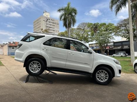 TOYOTA Hilux SW4 2.7 16V 4P FLEX SR 7 LUGARES AUTOMÁTICO, Foto 3 TOYOTA Hilux SW4 2.7 16V 4P FLEX SR 7 LUGARES AUTOMÁTICO, Foto 3