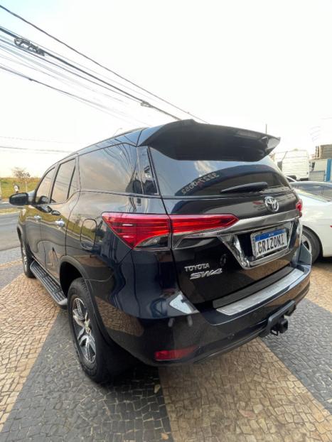 TOYOTA Hilux SW4 2.7 16V 4P FLEX SRV 7 LUGARES AUTOMÁTICO, Foto 3 TOYOTA Hilux SW4 2.7 16V 4P FLEX SRV 7 LUGARES AUTOMÁTICO, Foto 3