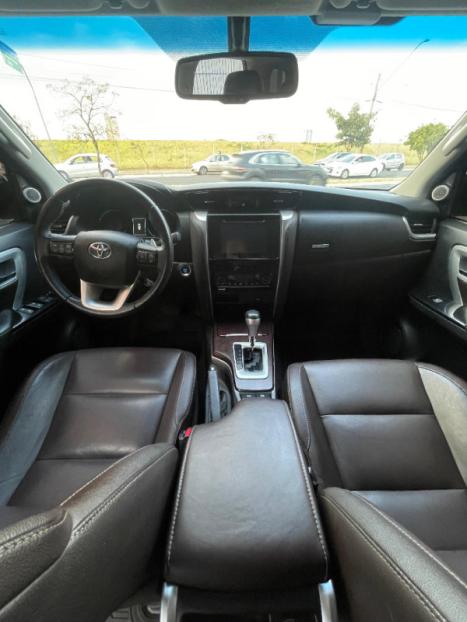 TOYOTA Hilux SW4 2.7 16V 4P FLEX SRV 7 LUGARES AUTOMÁTICO, Foto 7 TOYOTA Hilux SW4 2.7 16V 4P FLEX SRV 7 LUGARES AUTOMÁTICO, Foto 7