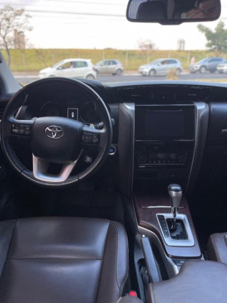 TOYOTA Hilux SW4 2.7 16V 4P FLEX SRV 7 LUGARES AUTOMÁTICO, Foto 8 TOYOTA Hilux SW4 2.7 16V 4P FLEX SRV 7 LUGARES AUTOMÁTICO, Foto 8