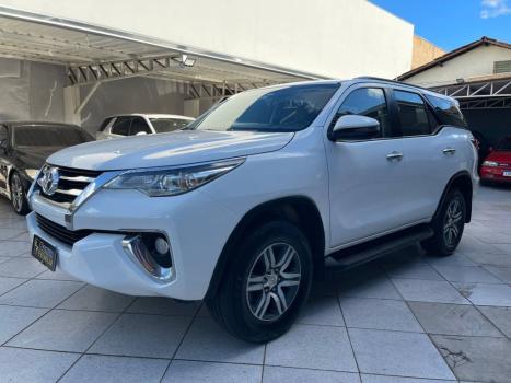 TOYOTA Hilux SW4 2.7 16V 4P FLEX SRV 7 LUGARES AUTOM�TICO, Foto 3