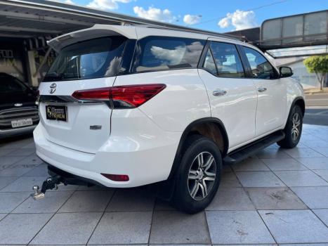 TOYOTA Hilux SW4 2.7 16V 4P FLEX SRV 7 LUGARES AUTOM�TICO, Foto 4