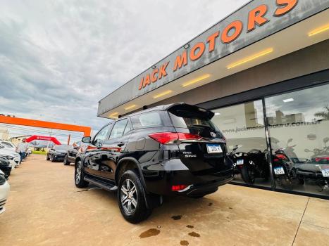 TOYOTA Hilux SW4 2.7 16V 4P FLEX SR 7 LUGARES AUTOM�TICO, Foto 4