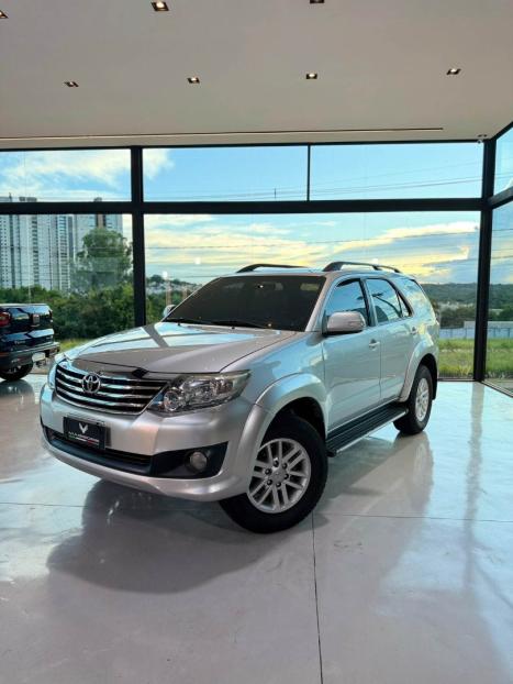 TOYOTA Hilux SW4 2.7 16V 4P SR FLEX AUTOM�TICO, Foto 1