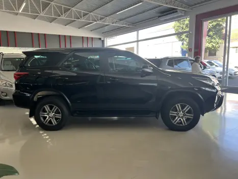 TOYOTA Hilux SW4 2.7 16V 4P SR AUTOM�TICO, Foto 3