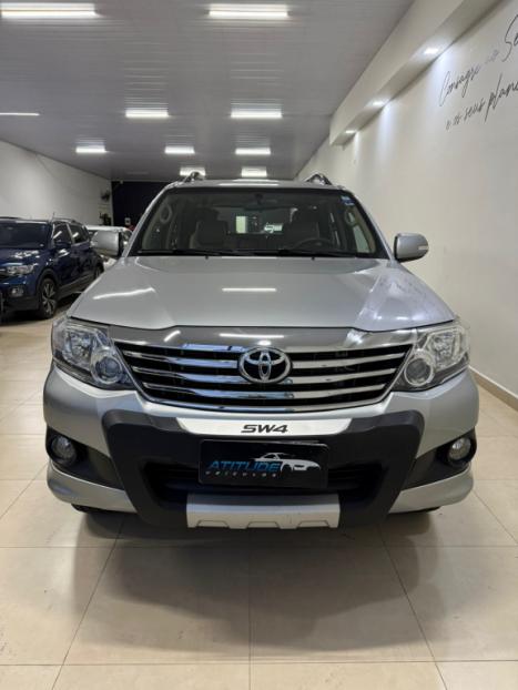TOYOTA Hilux SW4 2.7 16V 4P FLEX SRV 7 LUGARES AUTOM�TICO, Foto 3