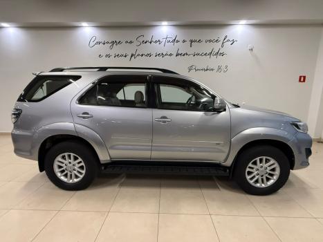 TOYOTA Hilux SW4 2.7 16V 4P FLEX SRV 7 LUGARES AUTOM�TICO, Foto 4