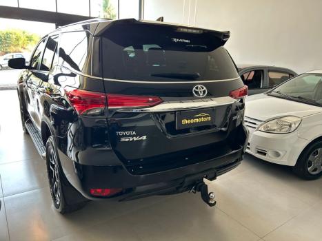 TOYOTA Hilux SW4 2.8 16V 4P SRX 4X4 7 LUGARES TURBO DIESEL AUTOM�TICO, Foto 5