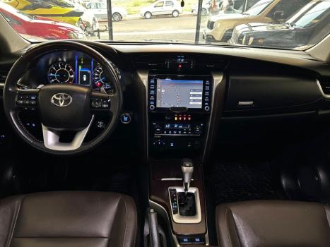 TOYOTA Hilux SW4 2.8 16V 4P SRX 4X4 7 LUGARES TURBO DIESEL AUTOM�TICO, Foto 7