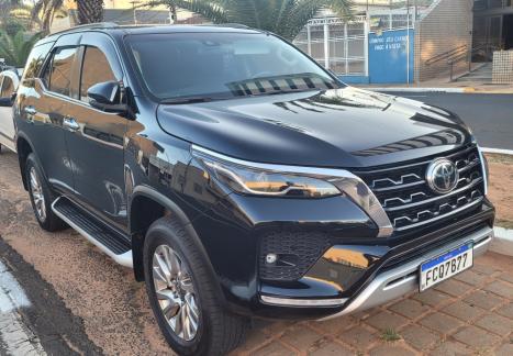 TOYOTA Hilux SW4 2.8 16V 4P SRX 4X4 7 LUGARES TURBO DIESEL AUTOMÁTICO, Foto 1 TOYOTA Hilux SW4 2.8 16V 4P SRX 4X4 7 LUGARES TURBO DIESEL AUTOMÁTICO, Foto 1