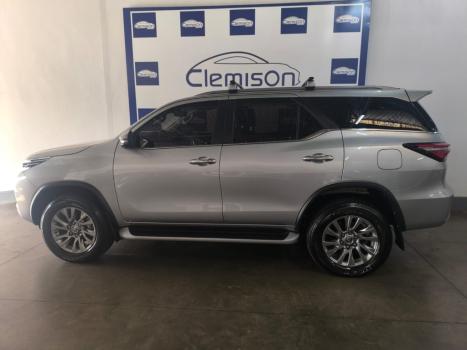 TOYOTA Hilux SW4 2.8 16V 4P SRX 4X4 7 LUGARES TURBO DIESEL AUTOMTICO, Foto 2