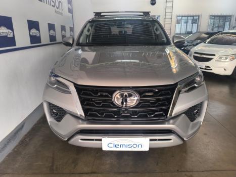TOYOTA Hilux SW4 2.8 16V 4P SRX 4X4 7 LUGARES TURBO DIESEL AUTOMTICO, Foto 3