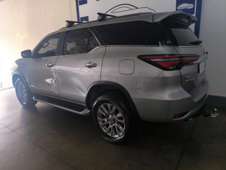 TOYOTA Hilux SW4 2.8 16V 4P SRX 4X4 7 LUGARES TURBO DIESEL AUTOMTICO, Foto 4