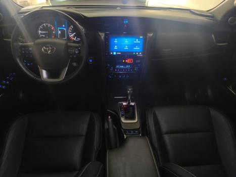 TOYOTA Hilux SW4 2.8 16V 4P SRX 4X4 7 LUGARES TURBO DIESEL AUTOMTICO, Foto 6