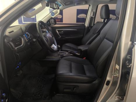 TOYOTA Hilux SW4 2.8 16V 4P SRX 4X4 7 LUGARES TURBO DIESEL AUTOMTICO, Foto 7