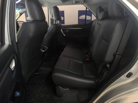 TOYOTA Hilux SW4 2.8 16V 4P SRX 4X4 7 LUGARES TURBO DIESEL AUTOMTICO, Foto 8