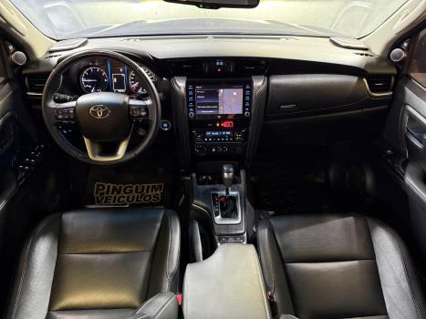 TOYOTA Hilux SW4 2.8 16V 4P SRX 4X4 7 LUGARES TURBO DIESEL AUTOMTICO, Foto 10