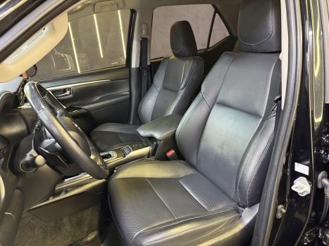 TOYOTA Hilux SW4 2.8 16V 4P SRX 4X4 7 LUGARES TURBO DIESEL AUTOMTICO, Foto 12