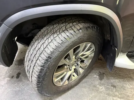 TOYOTA Hilux SW4 2.8 16V 4P SRX 4X4 7 LUGARES TURBO DIESEL AUTOMTICO, Foto 14