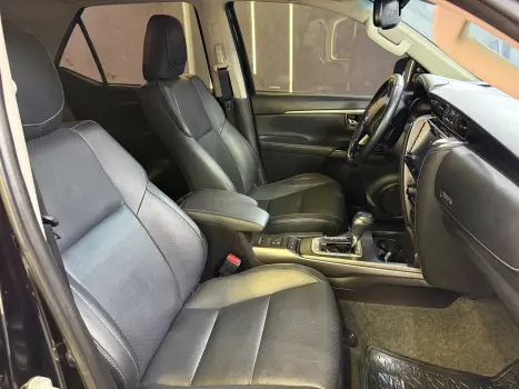 TOYOTA Hilux SW4 2.8 16V 4P SRX 4X4 7 LUGARES TURBO DIESEL AUTOMTICO, Foto 18