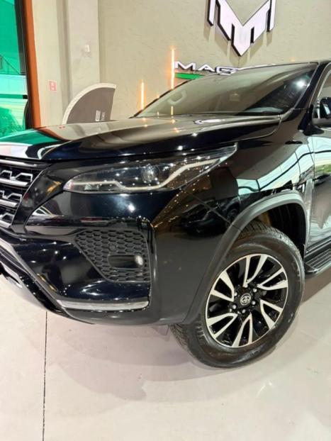 TOYOTA Hilux SW4 2.8 16V 4P SRX 4X4 7 LUGARES TURBO DIESEL AUTOMTICO, Foto 2
