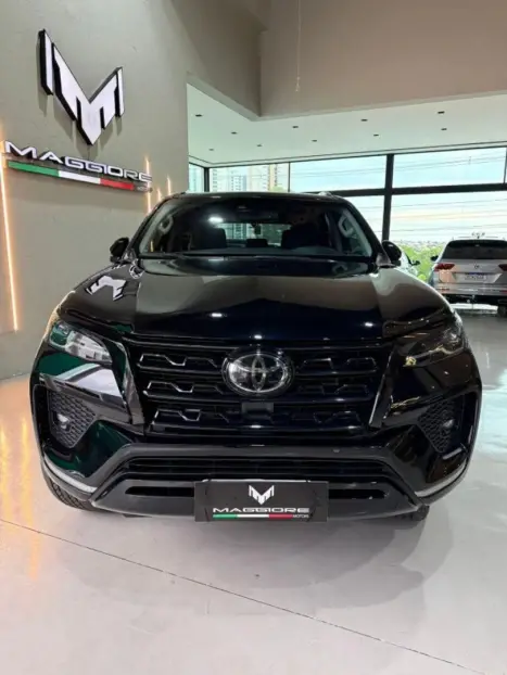 TOYOTA Hilux SW4 2.8 16V 4P SRX 4X4 7 LUGARES TURBO DIESEL AUTOMTICO, Foto 3