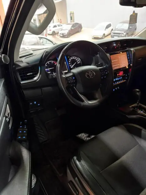 TOYOTA Hilux SW4 2.8 16V 4P SRX 4X4 7 LUGARES TURBO DIESEL AUTOMTICO, Foto 10