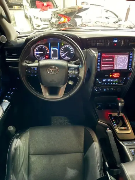 TOYOTA Hilux SW4 2.8 16V 4P SRX 4X4 7 LUGARES TURBO DIESEL AUTOMTICO, Foto 11