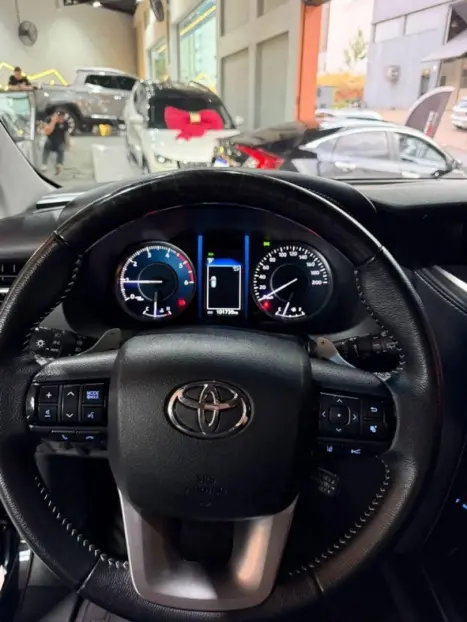 TOYOTA Hilux SW4 2.8 16V 4P SRX 4X4 7 LUGARES TURBO DIESEL AUTOMTICO, Foto 12
