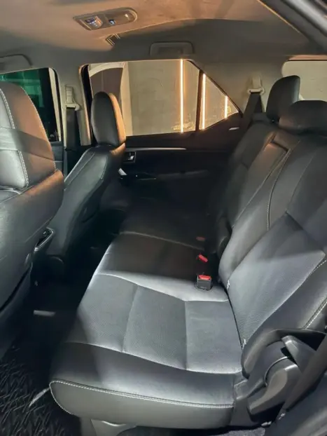 TOYOTA Hilux SW4 2.8 16V 4P SRX 4X4 7 LUGARES TURBO DIESEL AUTOMTICO, Foto 14
