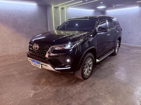 TOYOTA Hilux SW4 2.8 16V 4P SRX 4X4 7 LUGARES TURBO DIESEL AUTOMÁTICO, Foto 3 TOYOTA Hilux SW4 2.8 16V 4P SRX 4X4 7 LUGARES TURBO DIESEL AUTOMÁTICO, Foto 3