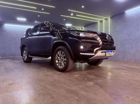 TOYOTA Hilux SW4 2.8 16V 4P SRX 4X4 7 LUGARES TURBO DIESEL AUTOMÁTICO, Foto 4 TOYOTA Hilux SW4 2.8 16V 4P SRX 4X4 7 LUGARES TURBO DIESEL AUTOMÁTICO, Foto 4