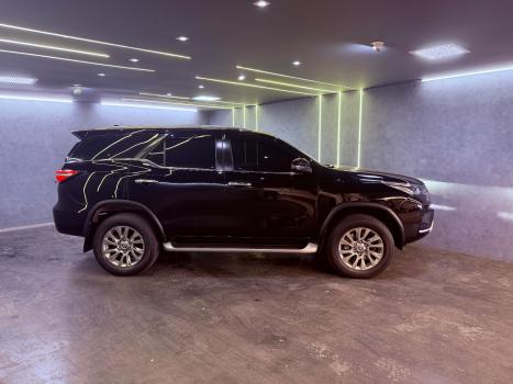 TOYOTA Hilux SW4 2.8 16V 4P SRX 4X4 7 LUGARES TURBO DIESEL AUTOMÁTICO, Foto 5 TOYOTA Hilux SW4 2.8 16V 4P SRX 4X4 7 LUGARES TURBO DIESEL AUTOMÁTICO, Foto 5