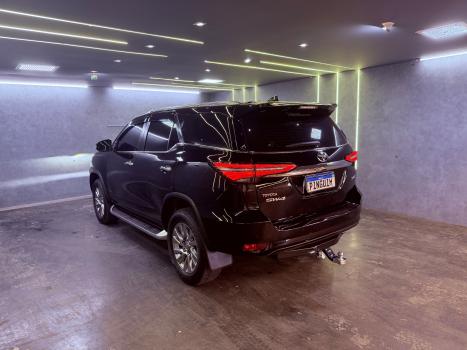 TOYOTA Hilux SW4 2.8 16V 4P SRX 4X4 7 LUGARES TURBO DIESEL AUTOMÁTICO, Foto 6 TOYOTA Hilux SW4 2.8 16V 4P SRX 4X4 7 LUGARES TURBO DIESEL AUTOMÁTICO, Foto 6