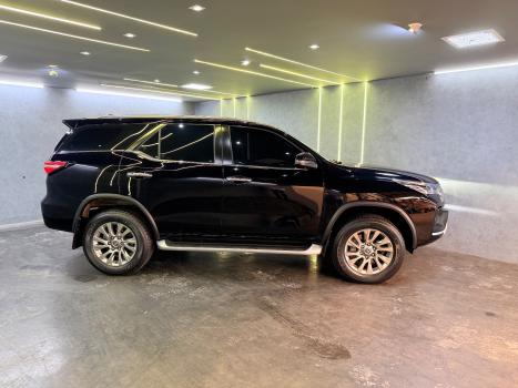 TOYOTA Hilux SW4 2.8 16V 4P SRX 4X4 7 LUGARES TURBO DIESEL AUTOMTICO, Foto 3